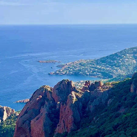 Cap Esterel - Endroit Magique Entre Et L'esterel - Agreable 2 Pieces Au Gout Du Jour Vue Saint-Raphael (Var)