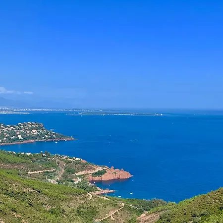 Apartment Cap Esterel - Endroit Magique Entre Et L'esterel - Agreable 2 Pieces Au Gout Du Jour Vue