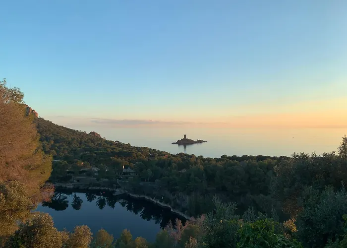 Cap Esterel - Endroit Magique Entre Et L'esterel - Agreable 2 Pieces Au Gout Du Jour Vue Apartmán *